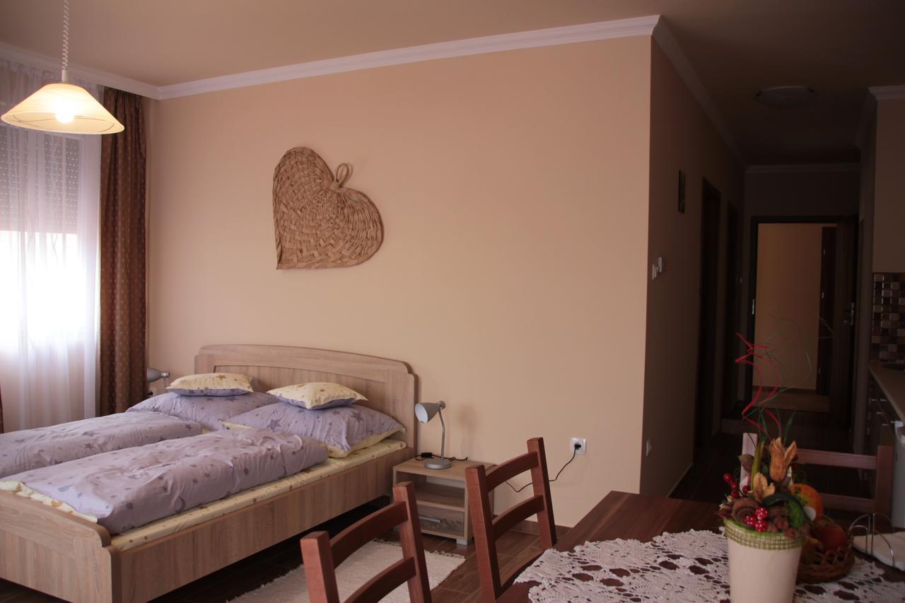 Imola Es Andrea Apartmanhaz 2 Hajduszoboszlo Luaran gambar
