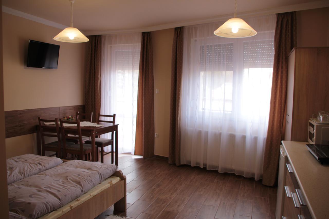 Imola Es Andrea Apartmanhaz 2 Hajduszoboszlo Luaran gambar