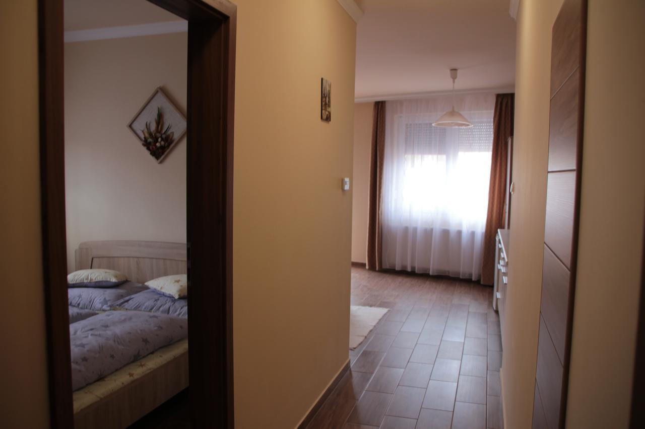 Imola Es Andrea Apartmanhaz 2 Hajduszoboszlo Luaran gambar