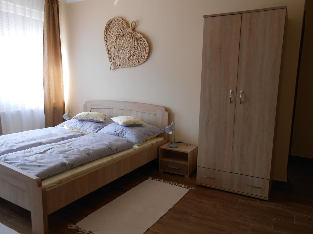 Imola Es Andrea Apartmanhaz 2 Hajduszoboszlo Luaran gambar