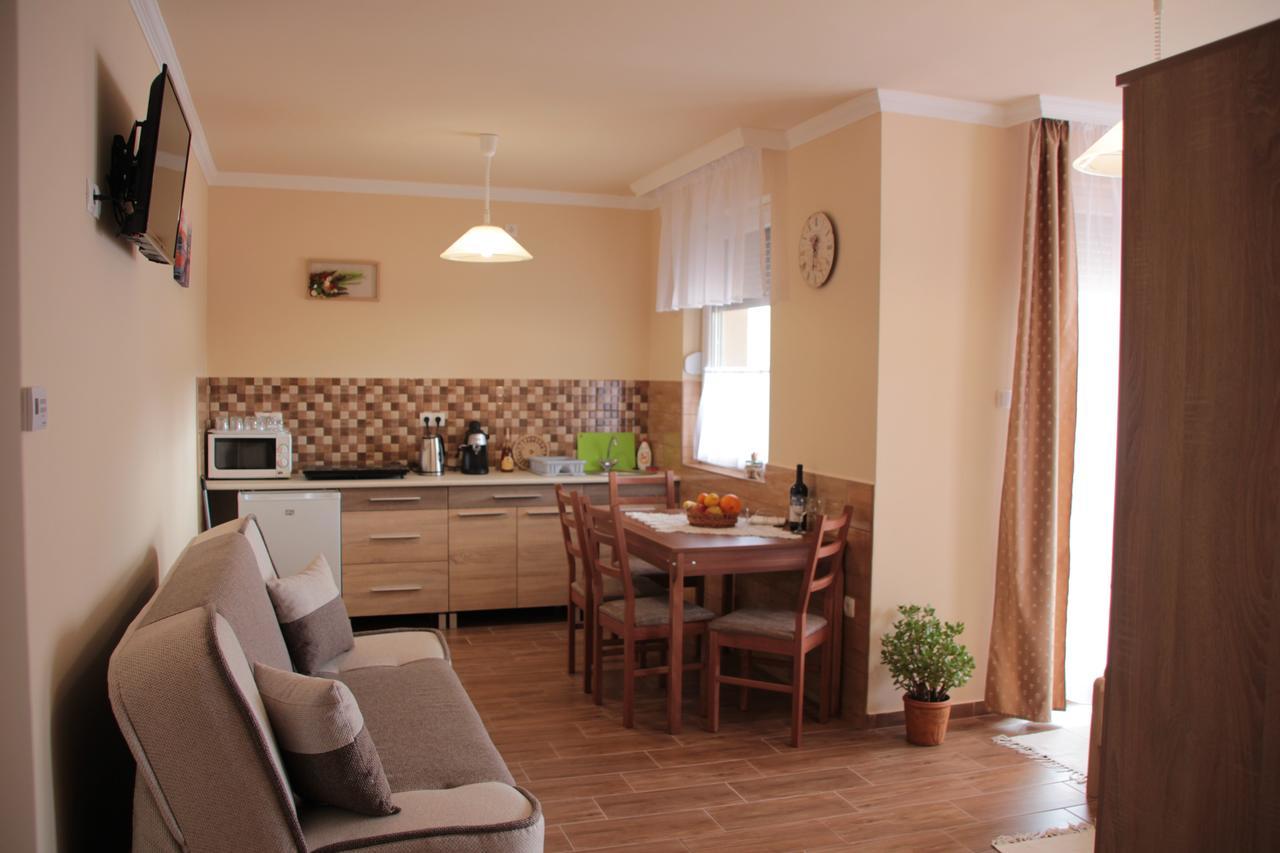 Imola Es Andrea Apartmanhaz 2 Hajduszoboszlo Luaran gambar