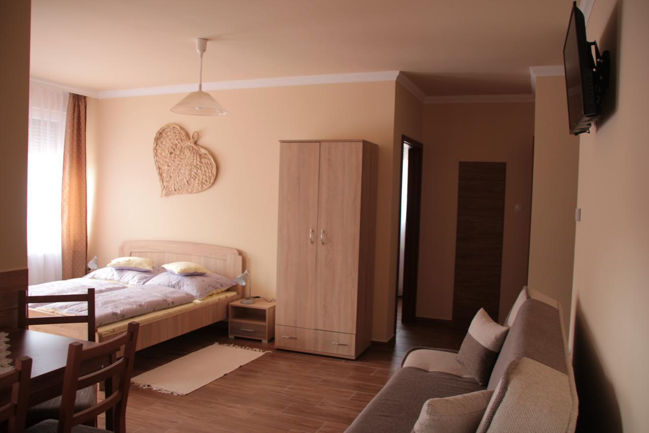 Imola Es Andrea Apartmanhaz 2 Hajduszoboszlo Luaran gambar