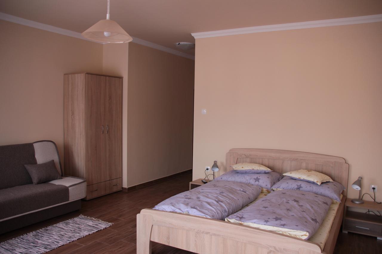 Imola Es Andrea Apartmanhaz 2 Hajduszoboszlo Luaran gambar