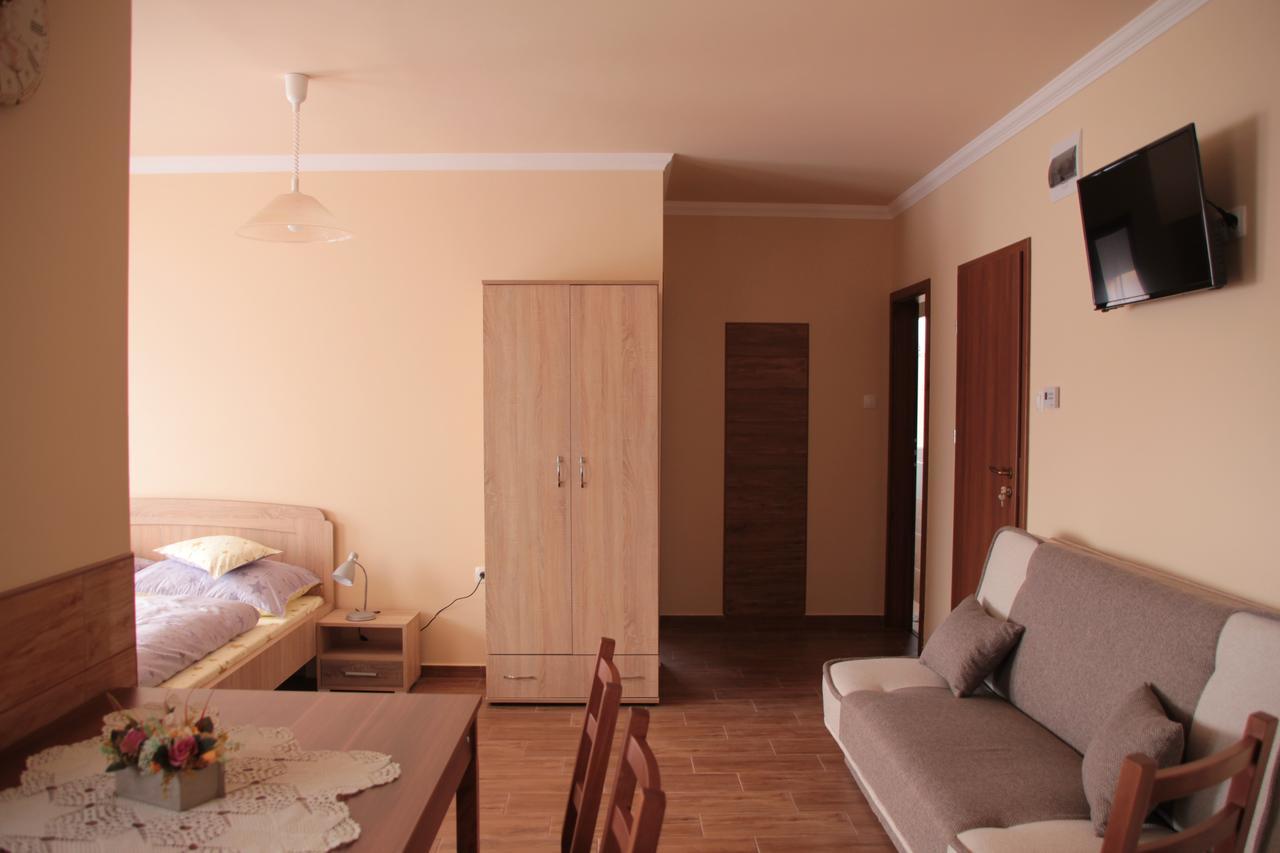 Imola Es Andrea Apartmanhaz 2 Hajduszoboszlo Luaran gambar