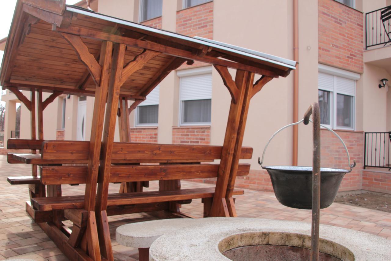 Imola Es Andrea Apartmanhaz 2 Hajduszoboszlo Luaran gambar
