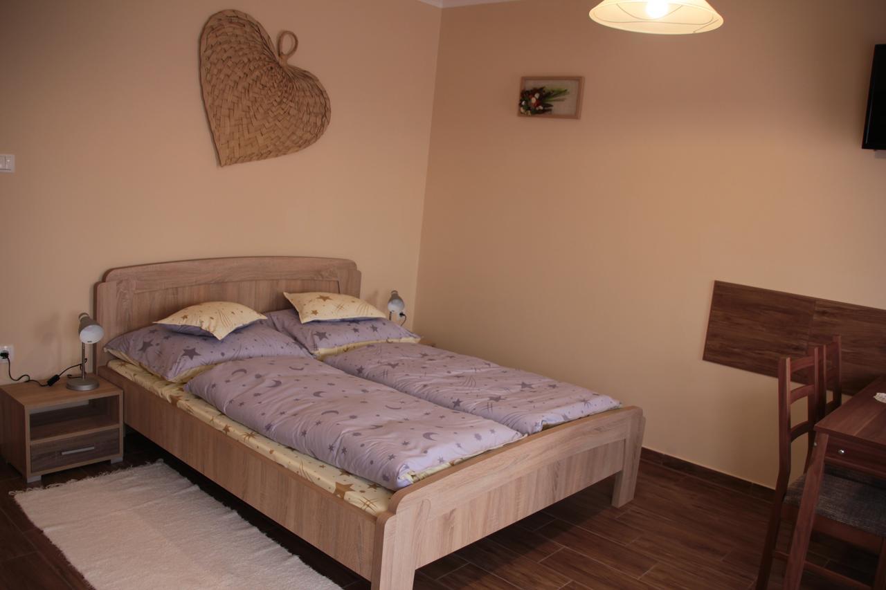 Imola Es Andrea Apartmanhaz 2 Hajduszoboszlo Luaran gambar