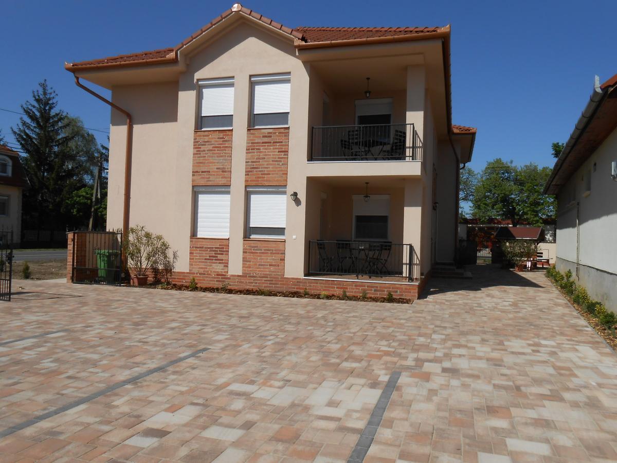 Imola Es Andrea Apartmanhaz 2 Hajduszoboszlo Luaran gambar