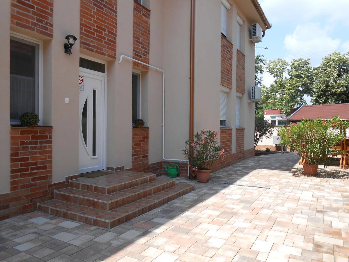 Imola Es Andrea Apartmanhaz 2 Hajduszoboszlo Luaran gambar